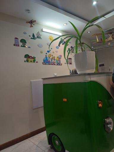 عکس مطب دکتر مجید خادمیان گوارش کودکان