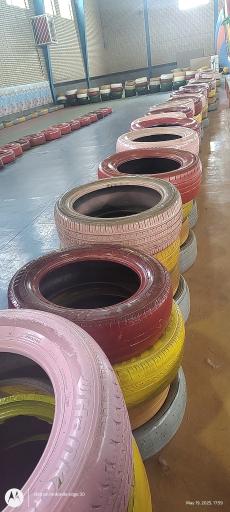 عکس گورستان لاستیک رنگ شده