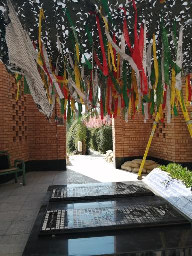 عکس یادمان شهدای گمنام دانشگاه آزاد واحد تهران شرق