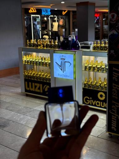 عکس عطر وی آی پی