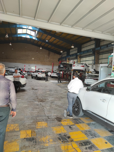 عکس نمایندگی مدیران خودرو سلامتیان