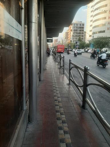 عکس ایستگاه اتوبوس چهارراه ولیعصر