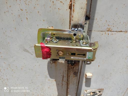 عکس قفل اتومبیل و کلید سازی امید