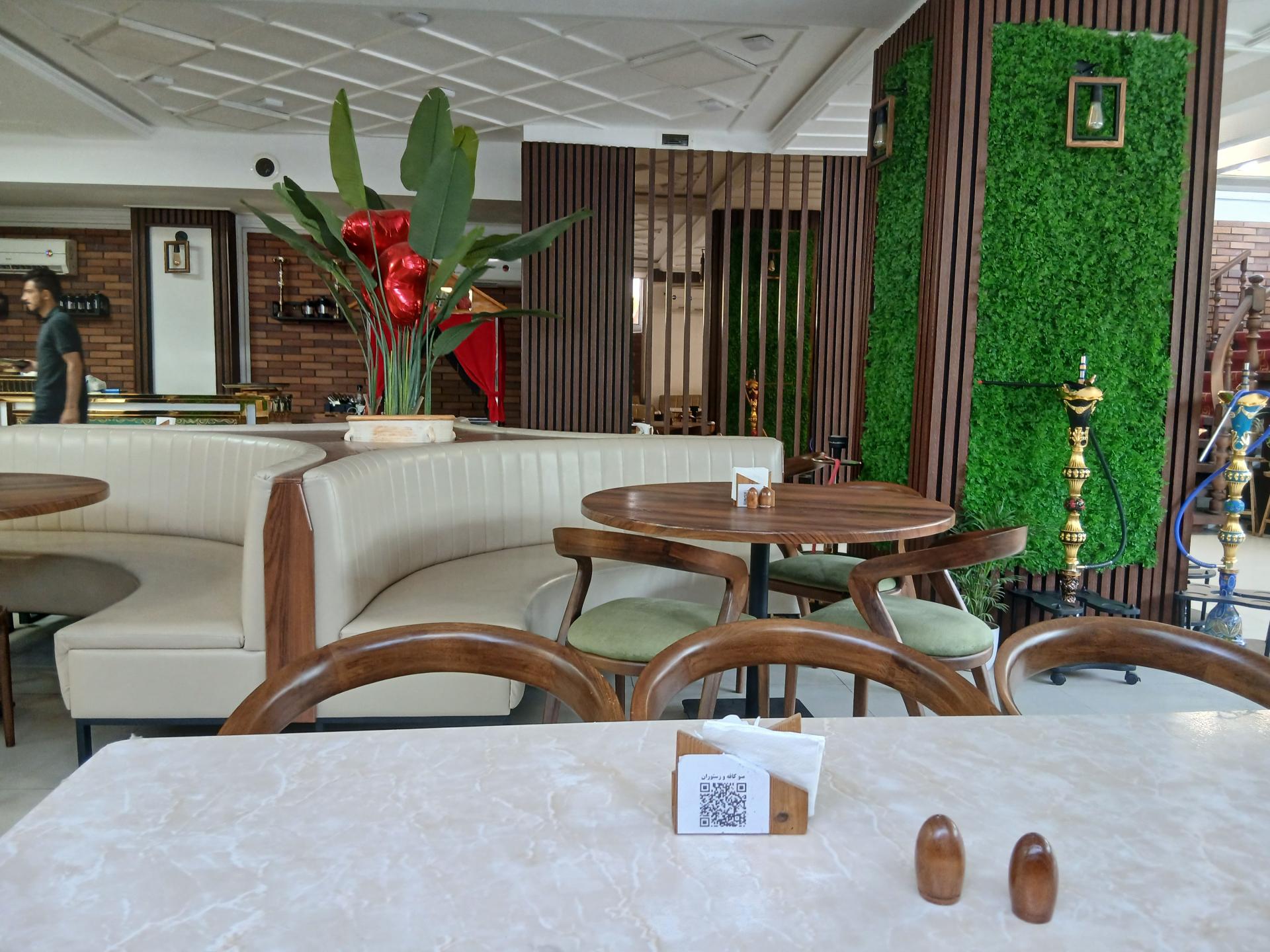 عکس کافه رستوران خورشید خانوم