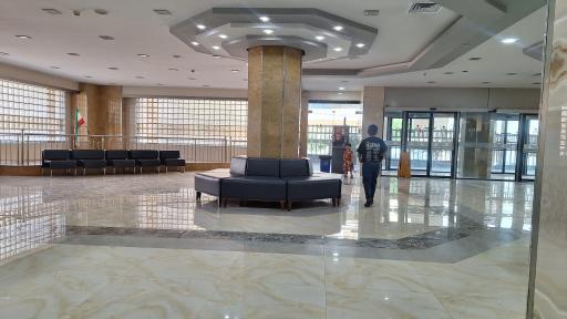 عکس پلی کلینیک آزادی صنعت نفت