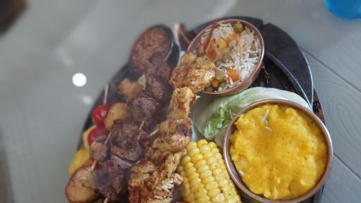 عکس رستوران درخت ژینکو