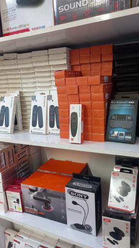 عکس پخش لوازم جانبی موبایل و کامپیوتر عقیق