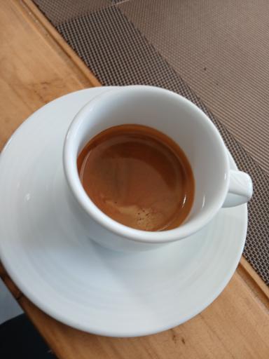 عکس کافه صبحانه عصرانه چنار