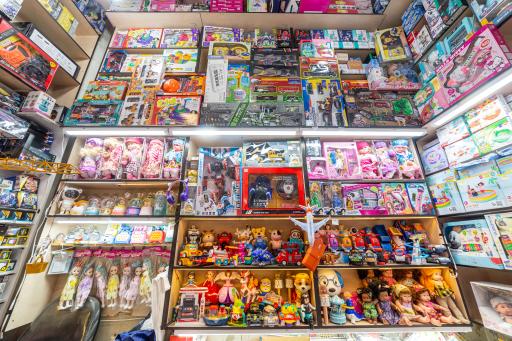 عکس فروشگاه اسباب بازی صدف