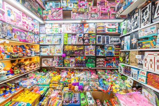 عکس فروشگاه اسباب بازی صدف