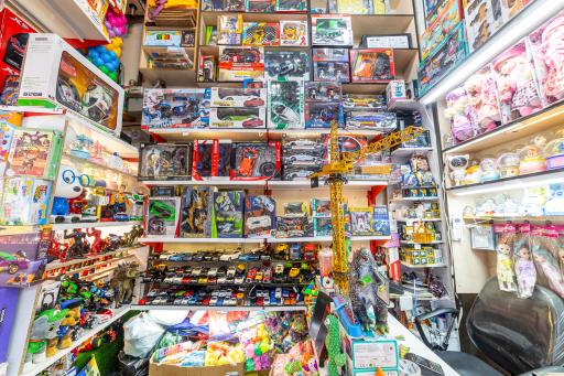 عکس فروشگاه اسباب بازی صدف