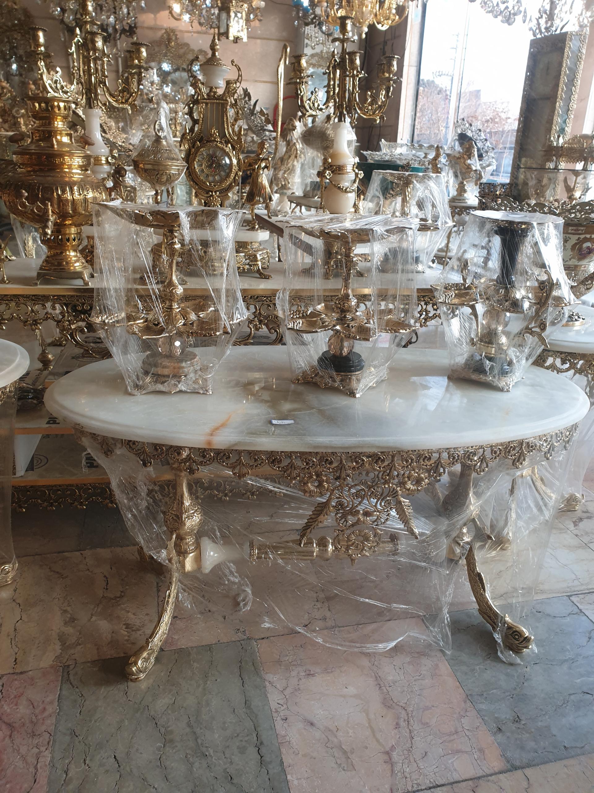 عکس فروشگاه لوستر برنزی نگین طلایی