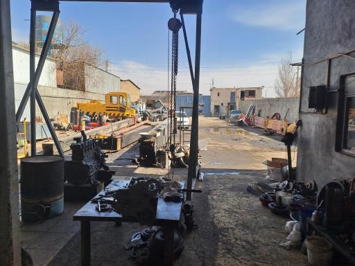 عکس تعمیرگاه جرثقیل توسن کارافنون