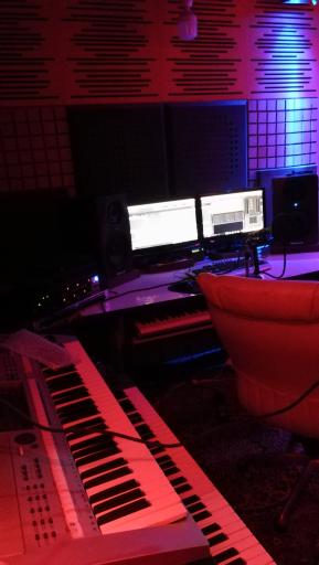 عکس استودیو و آموزشگاه موسیقی گرند