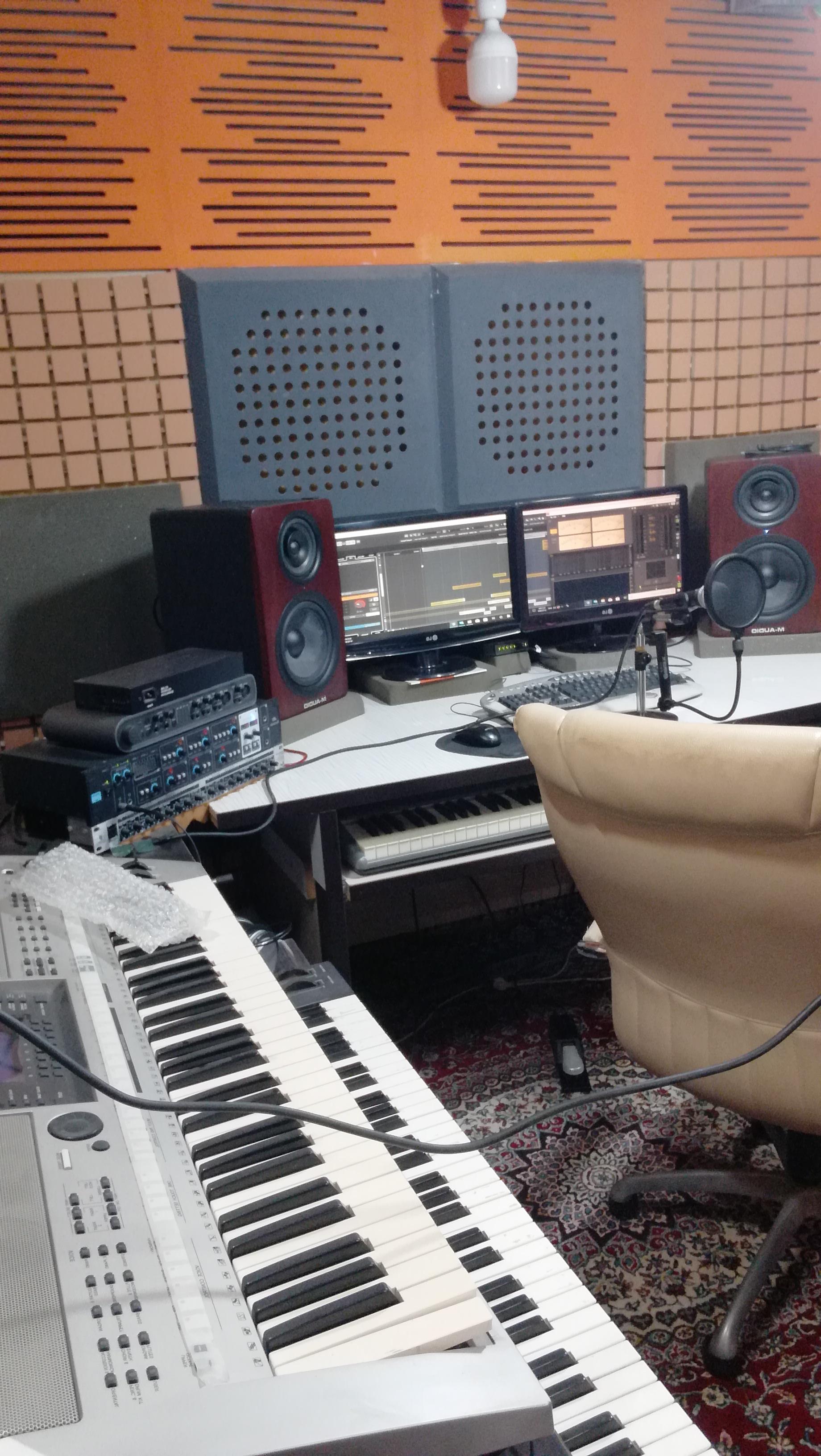 عکس استودیو و آموزشگاه موسیقی گرند