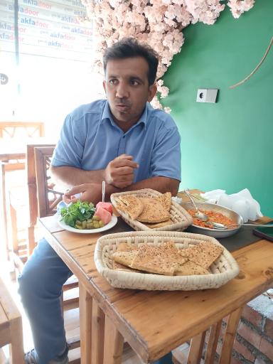 عکس کافه صبحانه عصرانه چنار