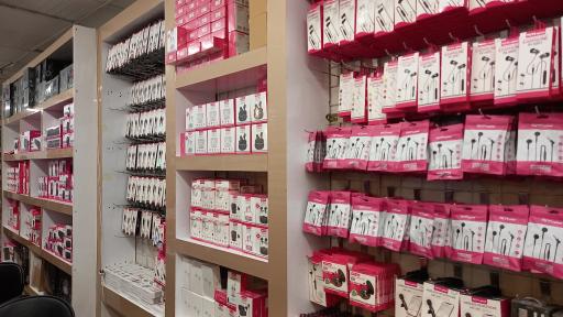 عکس پخش لوازم جانبی موبایل و کامپیوتر عقیق