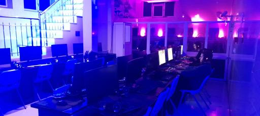 عکس مرکز بازی های رایانه ای مدرن (گیم نت)