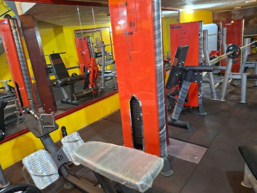 باشگاه بدنسازی معینی 