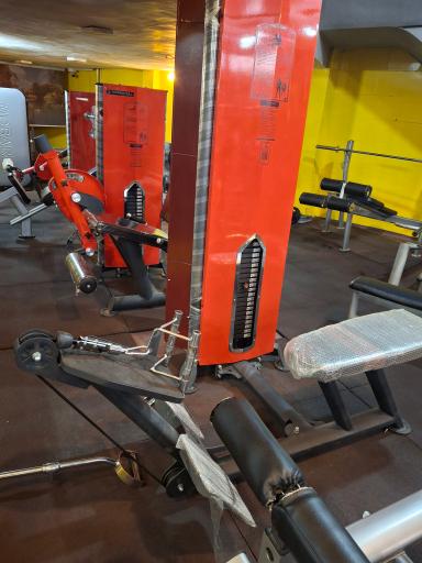 باشگاه بدنسازی معینی 