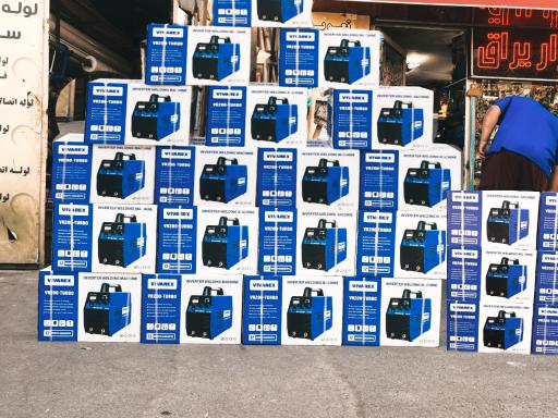 عکس رنگ و ابزار پرچیانی