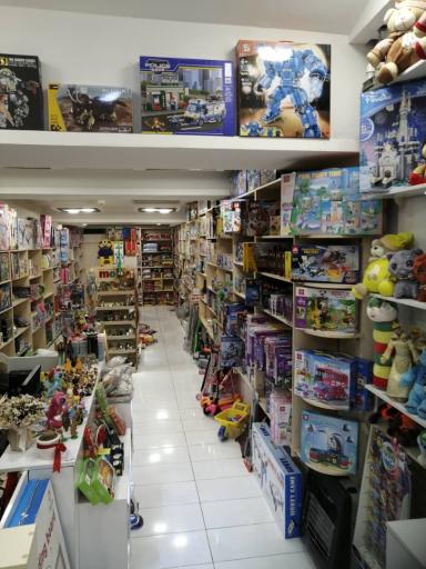 عکس اسباب بازی فروشی مسافر کوچولو