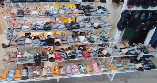 عکس فروشگاه کفش حاجی ارزانی