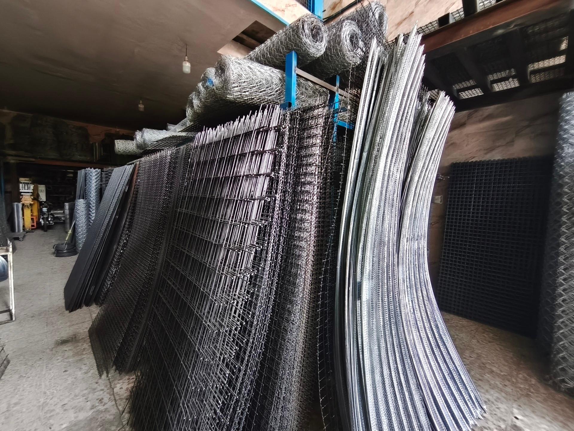 عکس فروشگاه بزرگ توری ایرانیان