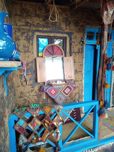 عکس آتلیه عکاسی با لباس محلی خاطره