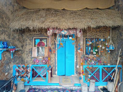 عکس آتلیه عکاسی با لباس محلی خاطره