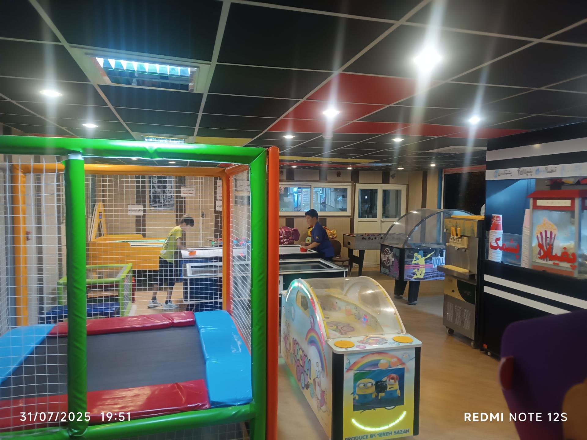 عکس سینما 4 بعدی