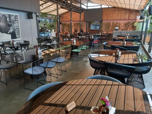 عکس کافه رستوران نگیما