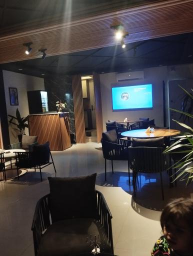 عکس کافه لیلیوم