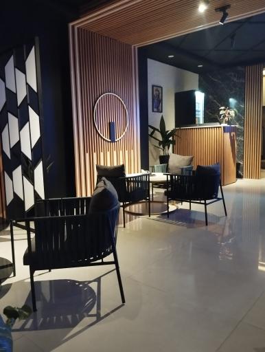 عکس کافه لیلیوم