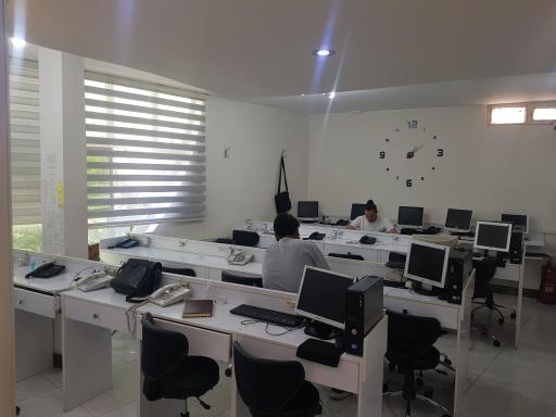 عکس گروه بزرگ مشاورین املاک ققنوس