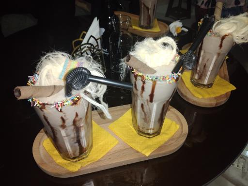 عکس کافه لیلیوم