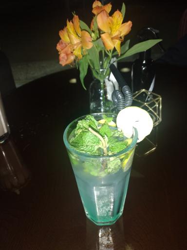 عکس کافه لیلیوم