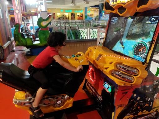 عکس مجتمع تجاری تفریحی زیتون