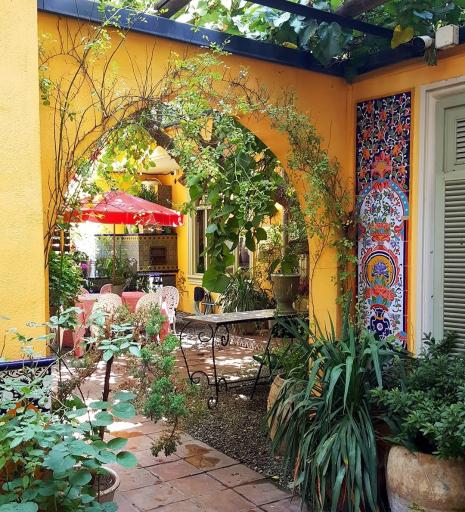 عکس کافه موزه سرامیک فرزانه