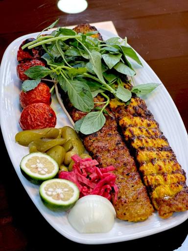 عکس رستوران هفت چنار زنجان