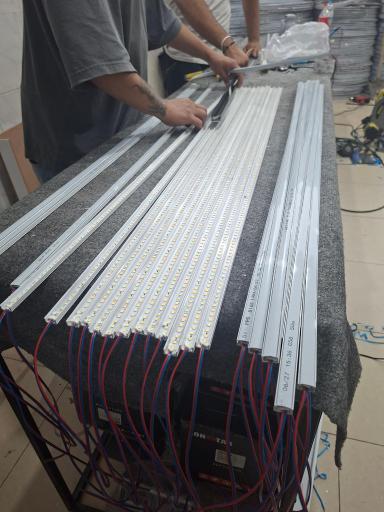 عکس تولید و پخش کالای روشنایی هوران هوم