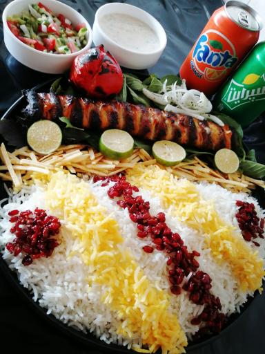 عکس تهیه غذای بیرون بر معینی 