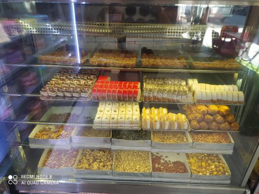 عکس شیرینی لادن حاجیان