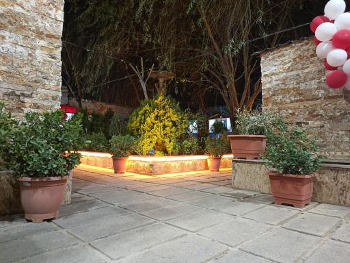 عکس باغچه رستوران سیب سرخ