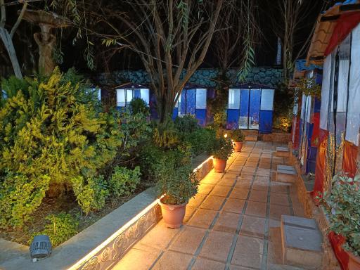 عکس باغچه رستوران سیب سرخ