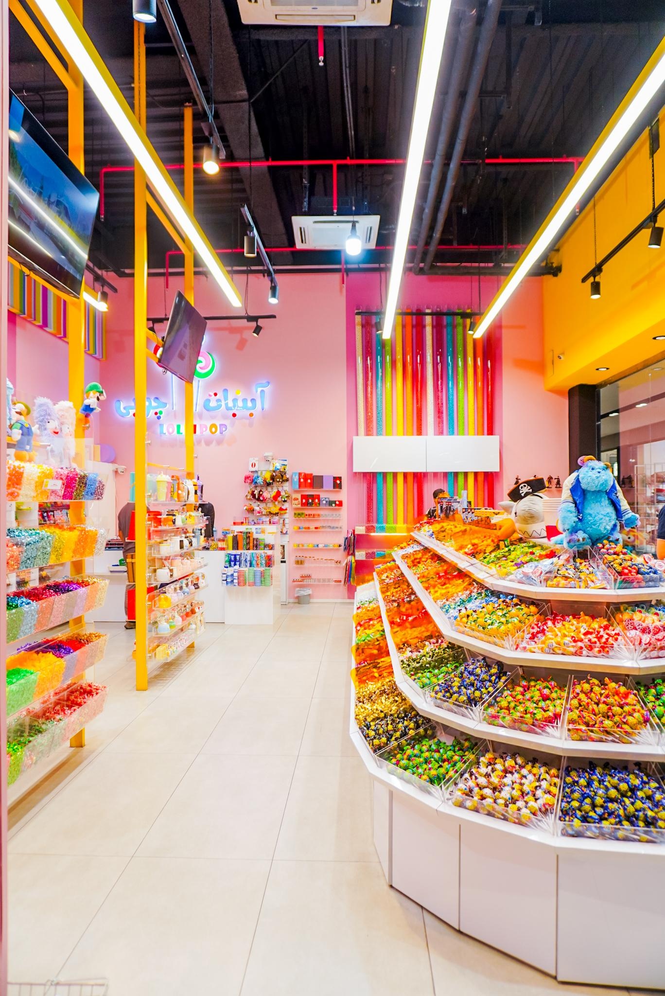 عکس فروشگاه آبنبات چوبی