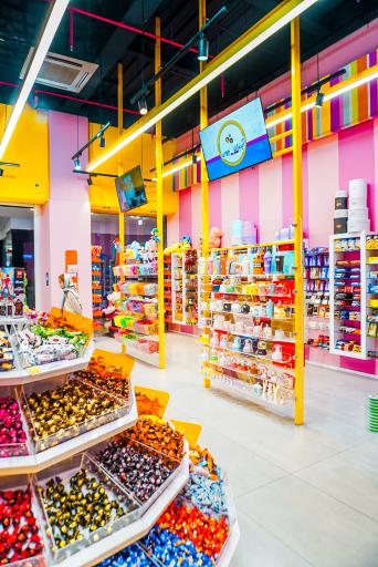 عکس فروشگاه آبنبات چوبی