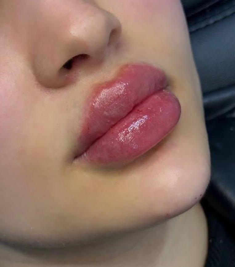 عکس کلینیک پوست مو زیبایی دکتر آذری