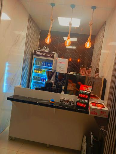 عکس قهوه بیرون بر لمیزان