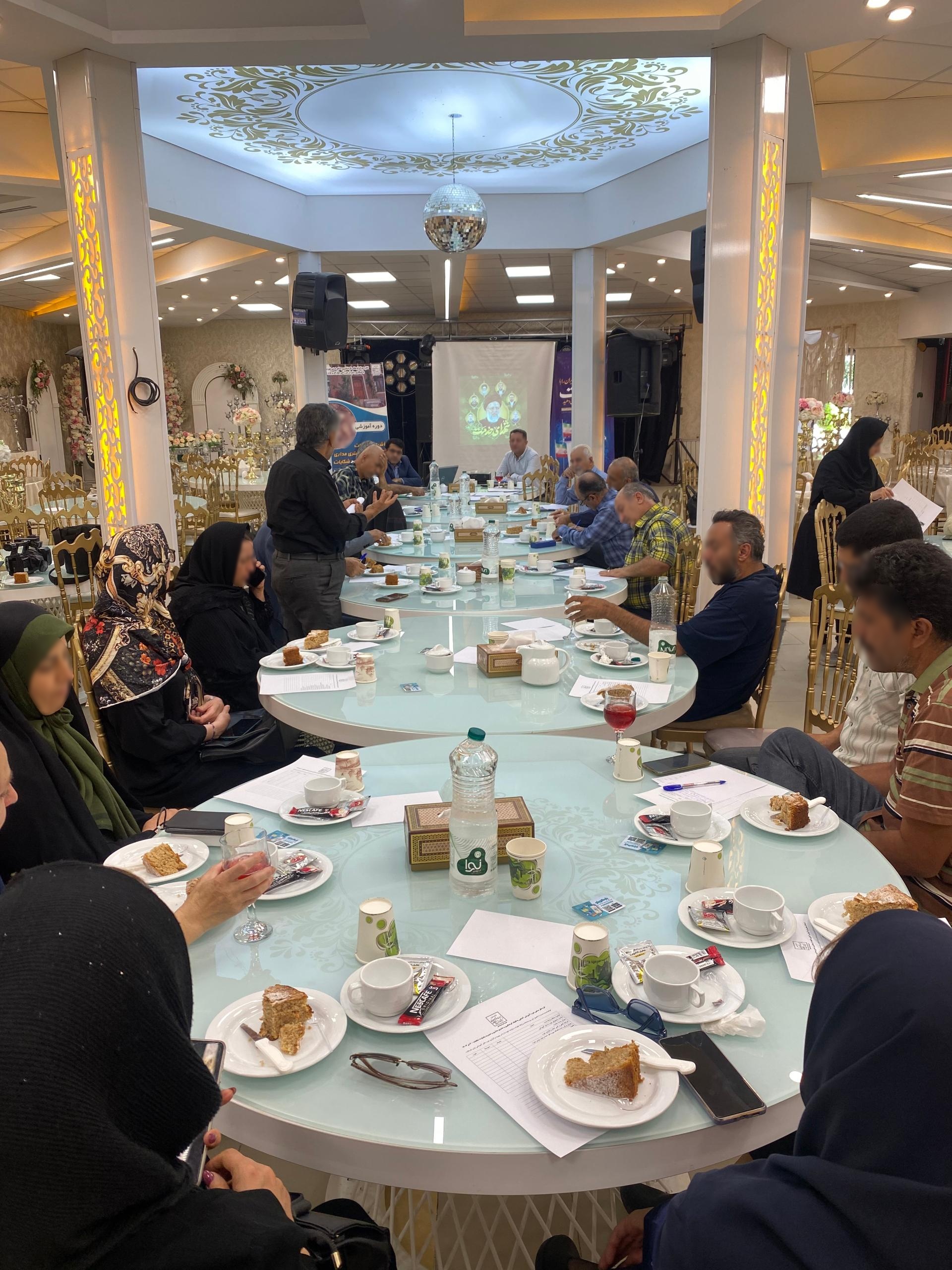 عکس تالار پذیرایی باغ ایرانی چهارگل